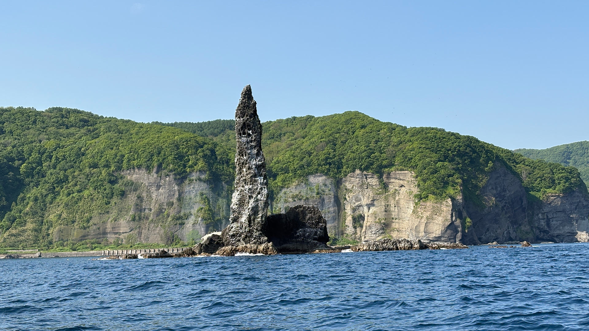 古平のシンボルローソク岩